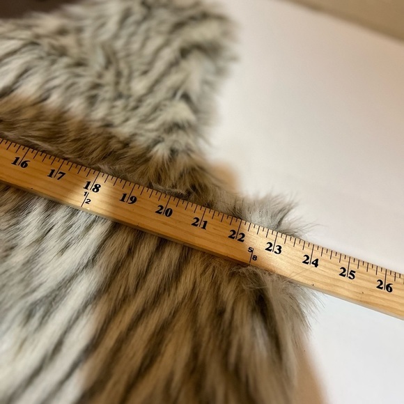 Cynthia Rowley Gray Faux Fur Vest - Picture 6 of 10